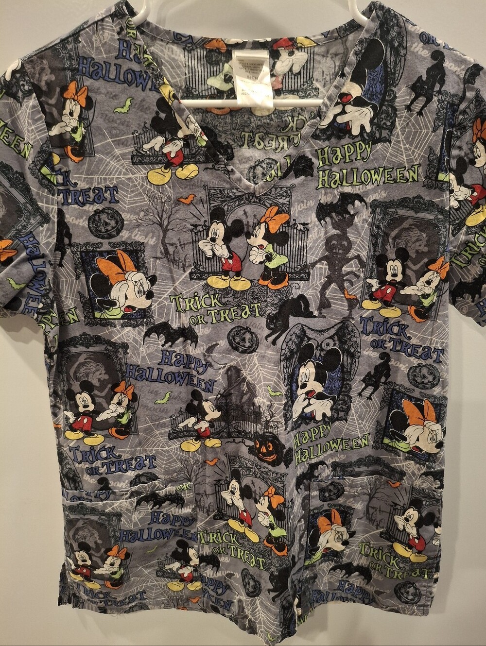 Scrub Top Halloween Mickey & Minnie Graphic Tee - Gray & Orange